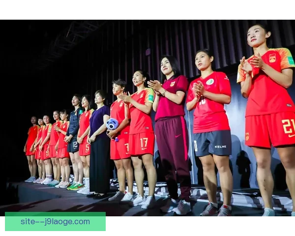 女足比赛周边产品热销 引领时尚潮流掀起全民狂欢热潮 女足比赛周边产品热销 引领时尚潮流掀起全民狂欢热潮